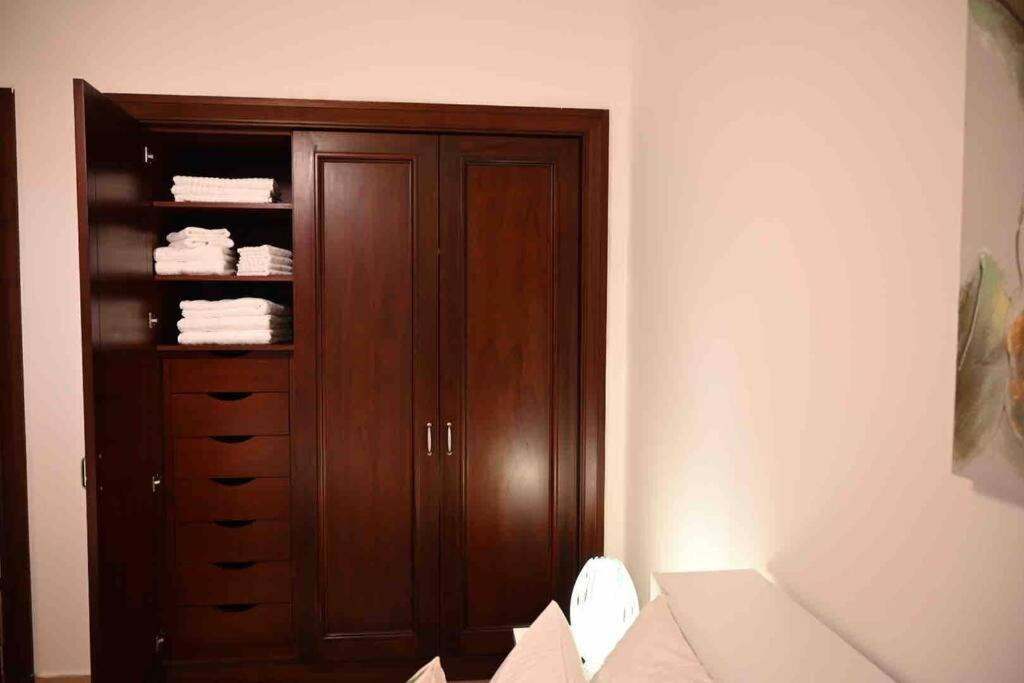 Brand New Furniture . Close To Dubai Mall. ภายนอก รูปภาพ
