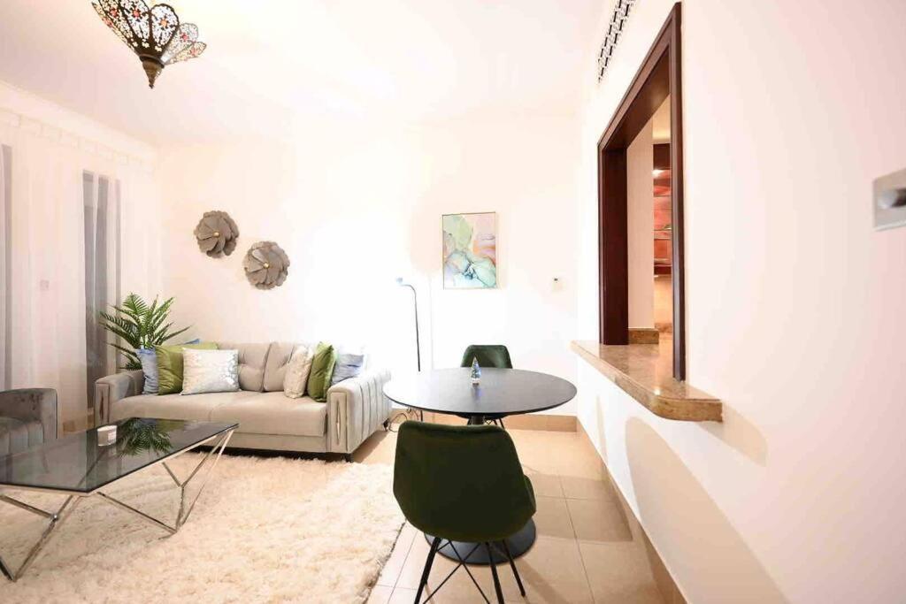 Brand New Furniture . Close To Dubai Mall. ภายนอก รูปภาพ