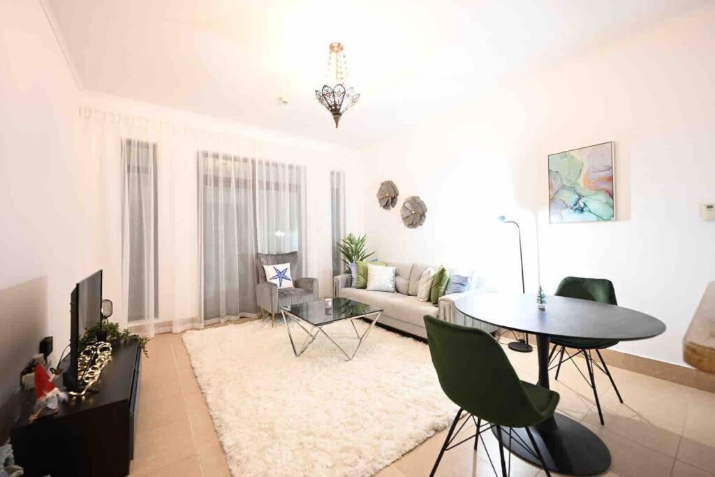 Brand New Furniture . Close To Dubai Mall. ภายนอก รูปภาพ