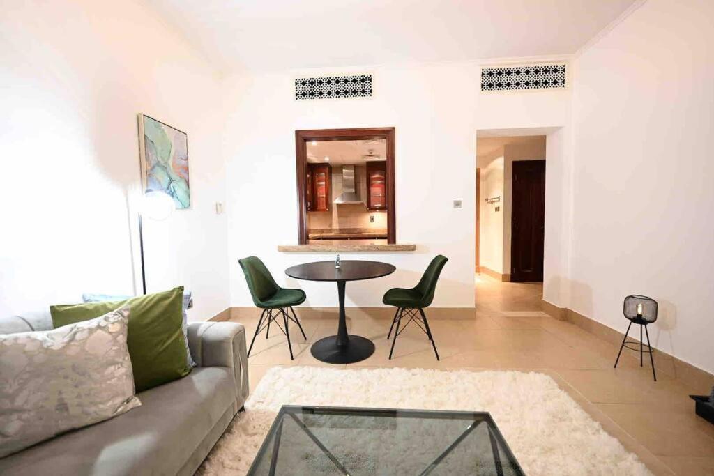 Brand New Furniture . Close To Dubai Mall. ภายนอก รูปภาพ