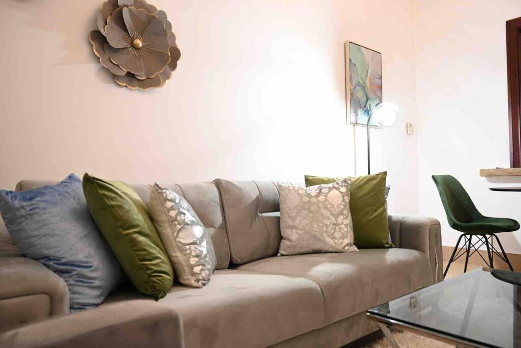 Brand New Furniture . Close To Dubai Mall. ภายนอก รูปภาพ